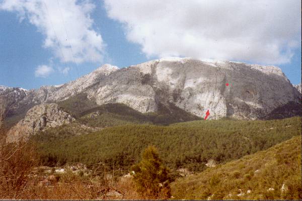 Güzel Katran, linke Ostwand